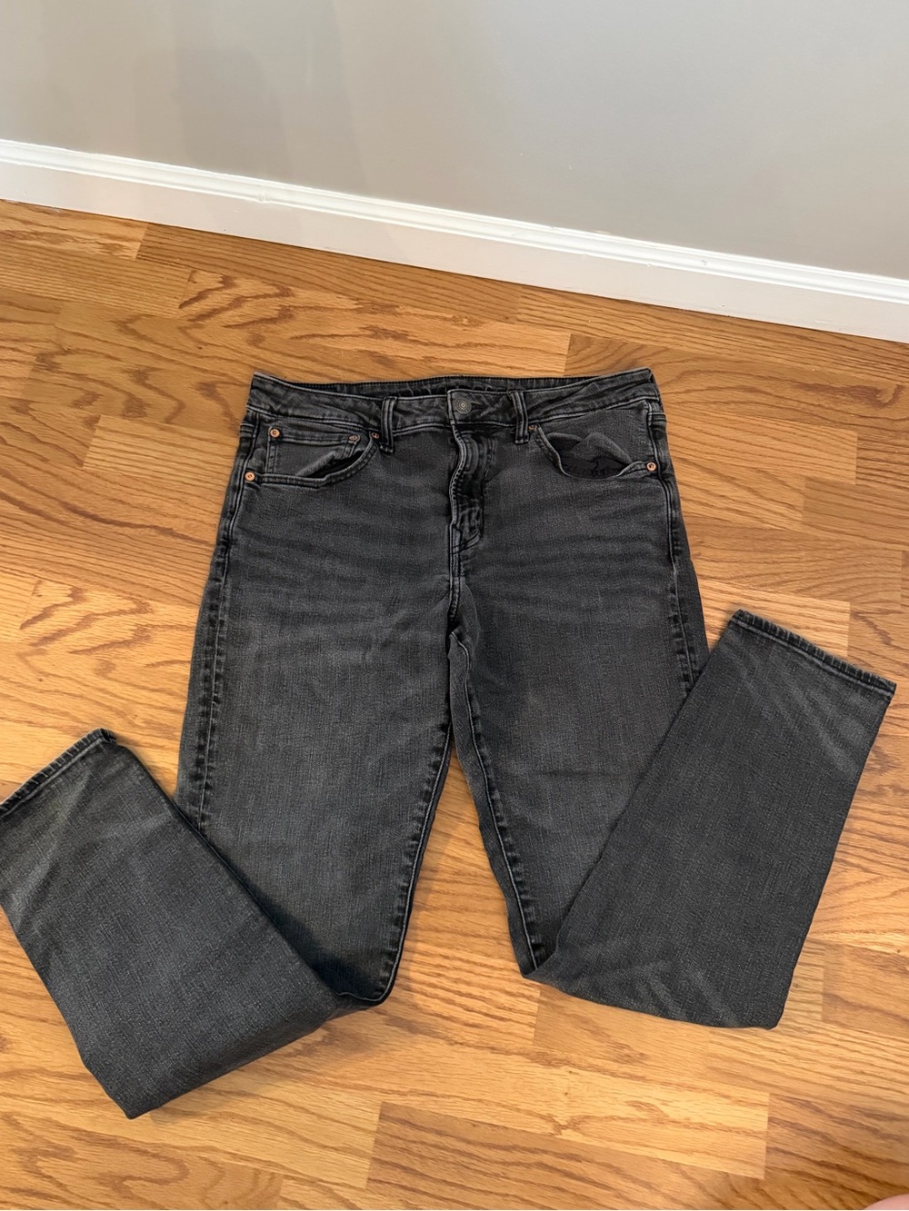 AE Men’s Athletic Fit Straight Jeans